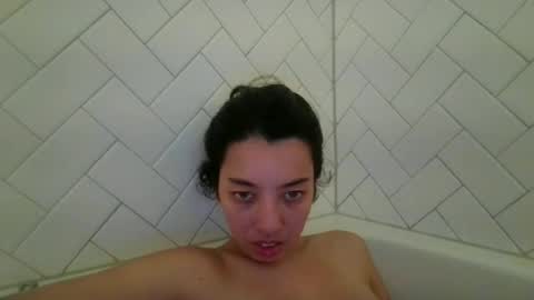 Snapshot of lucylitt25 chatting on 06/19/26, 06:01 lucylitt25 online show from 06/19/26, 06:01