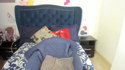 Lucy Petit online show from 10/17/25, 01:14