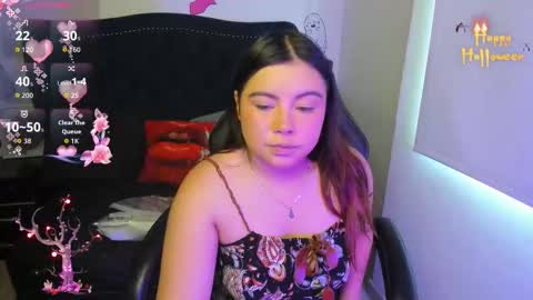 Lucy Petit online show from 10/31/25, 02:07