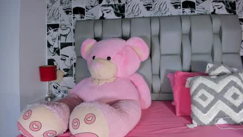 Snapshot of lucyrosse_ chatting on 04/05/26, 11:18 Lucy online show from 04/05/26, 11:18