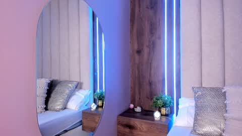 Snapshot of lucysalvatore chatting on 11/29/25, 01:47 Lucy online show from 11/29/25, 01:47