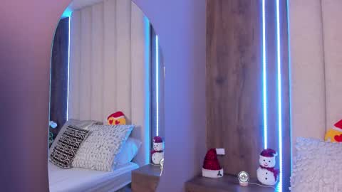 Snapshot of lucysalvatore chatting on 12/16/25, 06:46 Lucy online show from 12/16/25, 06:46