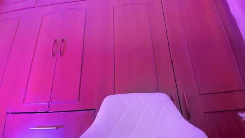 Snapshot of lucyshen_ chatting on 06/25/26, 05:12 luciana online show from 06/25/26, 05:12