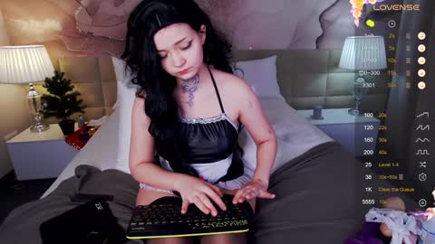 Snapshot of lucyvee chatting on 12/04/24, 04:43 lucyvee online show from 12/04/24, 04:43