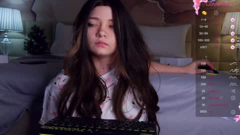 Snapshot of lucyvee chatting on 12/17/24, 01:50 lucyvee online show from 12/17/24, 01:50