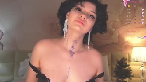 Snapshot of lucyvee chatting on 12/21/24, 01:36 lucyvee online show from 12/21/24, 01:36