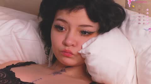 Snapshot of lucyvee chatting on 12/21/24, 05:03 lucyvee online show from 12/21/24, 05:03