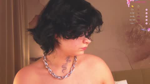 Snapshot of lucyvee chatting on 12/28/24, 10:58 lucyvee online show from 12/28/24, 10:58