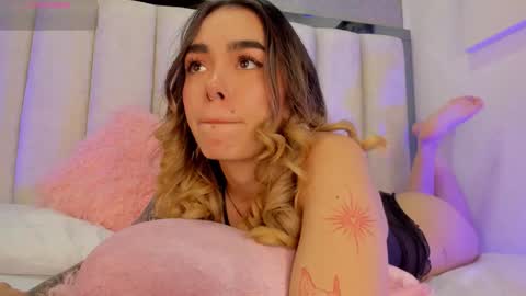 Snapshot of lucyvega4 chatting on 09/23/25, 04:48 Lucy online show from 09/23/25, 04:48