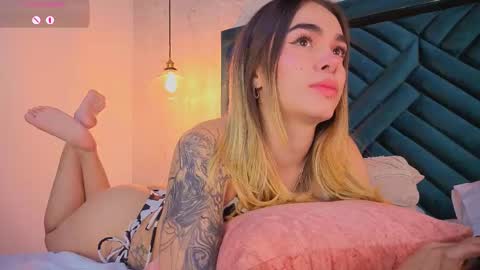 Snapshot of lucyvega4 chatting on 10/17/25, 04:59 Lucy online show from 10/17/25, 04:59