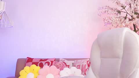 Snapshot of lucyweisser chatting on 04/17/26, 07:39 lucyweisser online show from 04/17/26, 07:39