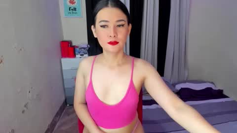 Snapshot of lucyx143 chatting on 10/20/25, 07:42 Lucy online show from 10/20/25, 07:42