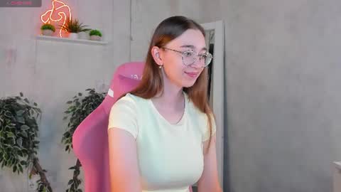 Snapshot of lucyy_green chatting on 06/23/26, 01:14 Lucy online show from 06/23/26, 01:14