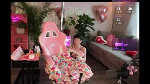 Snapshot of lucyyluvss chatting on 04/12/26, 10:04 Lucy online show from 04/12/26, 10:04