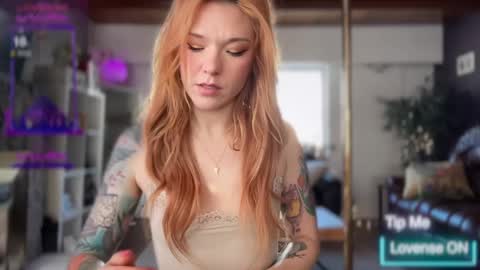 Snapshot of luebeam chatting on 02/18/25, 08:03 Luubeam             INSTA luubeammm TWITTER lunaisreallycu1 online show from 02/18/25, 08:03