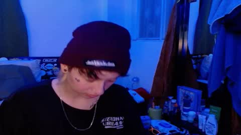 Snapshot of lugiiz05_ chatting on 11/16/25, 03:23 lugiiz05_ online show from 11/16/25, 03:23