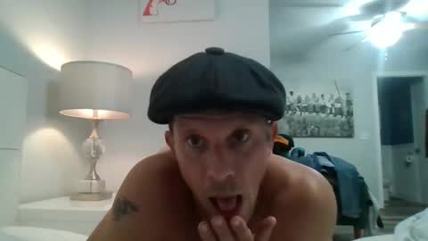 luiggii0904 online show from 12/14/24, 06:13