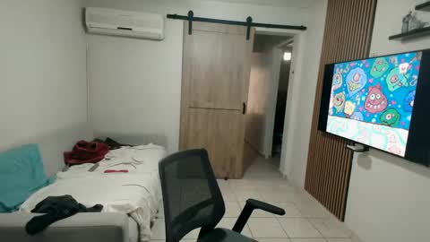 Snapshot of luis_flr chatting on 09/21/25, 10:33 luis_flr online show from 09/21/25, 10:33