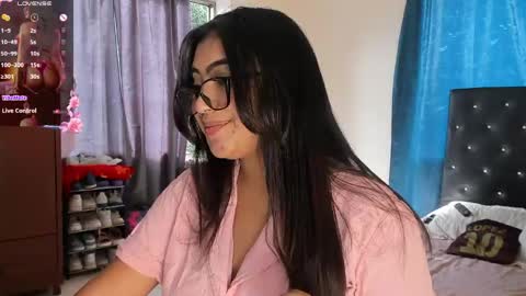 Snapshot of luisa_cameron chatting on 05/22/26, 08:36 online show from 05/22/26, 08:36