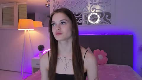 LuisaClover online show from 03/27/26, 07:13