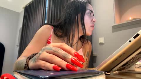 Snapshot of luisamonsterdick chatting on 10/21/25, 09:54 Luisa Monsters online show from 10/21/25, 09:54