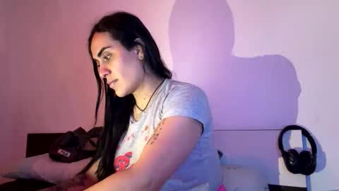Snapshot of luisamonsterdick chatting on 11/18/25, 10:47 Luisa Monsters online show from 11/18/25, 10:47