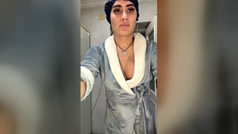 Snapshot of luisamonsterdick chatting on 12/17/25, 05:19 Luisa Monsters online show from 12/17/25, 05:19