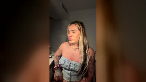 Snapshot of luisamonsterdick chatting on 05/10/26, 12:27 Luisa Monsters online show from 05/10/26, 12:27
