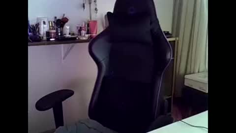 Snapshot of luizacandy chatting on 12/18/24, 01:56 luizacandy online show from 12/18/24, 01:56