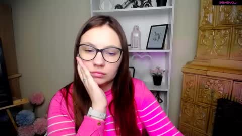 Luiza online show from 12/15/25, 05:44