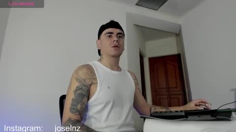 Snapshot of luka_castlehot chatting on 12/18/24, 01:48 Luka Castle online show from 12/18/24, 01:48