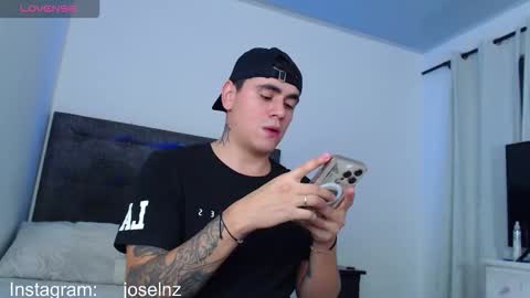 Snapshot of luka_castlehot chatting on 10/16/25, 04:35 Luka Castle online show from 10/16/25, 04:35