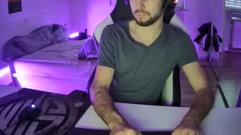 lukasschoetz online show from 12/22/24, 02:06