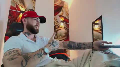 Snapshot of luke_davis01 chatting on 11/08/25, 01:00 LUKE online show from 11/08/25, 01:00