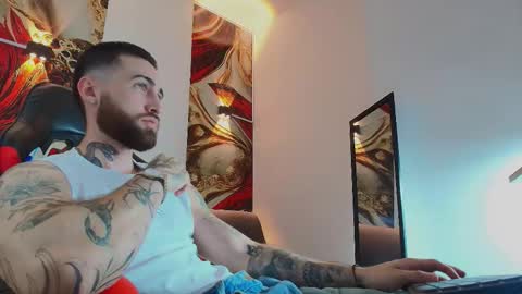 Snapshot of luke_davis01 chatting on 11/12/25, 01:11 LUKE online show from 11/12/25, 01:11