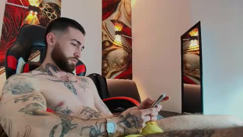 Snapshot of luke_davis01 chatting on 11/13/25, 01:10 LUKE online show from 11/13/25, 01:10