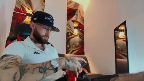 Snapshot of luke_davis01 chatting on 11/17/25, 12:55 LUKE online show from 11/17/25, 12:55