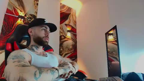 Snapshot of luke_davis01 chatting on 12/03/25, 01:20 LUKE online show from 12/03/25, 01:20