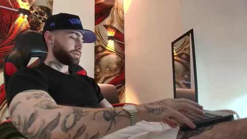 LUKE online show from 12/19/25, 01:07