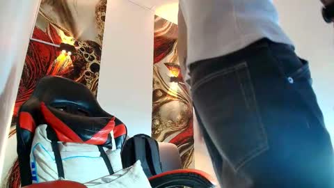 Snapshot of luke_davis01 chatting on 03/20/26, 12:54 LUKE online show from 03/20/26, 12:54