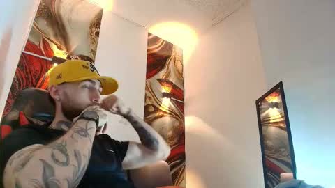 Snapshot of luke_davis01 chatting on 03/26/26, 01:06 LUKE online show from 03/26/26, 01:06