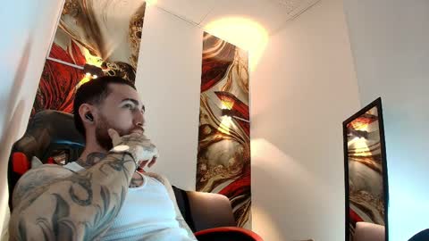 Snapshot of luke_davis01 chatting on 03/31/26, 01:00 LUKE online show from 03/31/26, 01:00