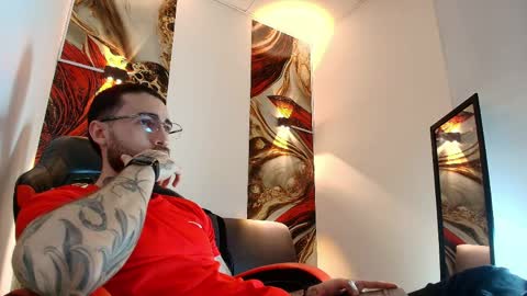 Snapshot of luke_davis01 chatting on 04/01/26, 01:41 LUKE online show from 04/01/26, 01:41