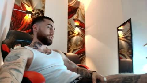 Snapshot of luke_davis01 chatting on 04/07/26, 01:55 LUKE online show from 04/07/26, 01:55