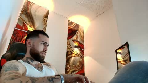 Snapshot of luke_davis01 chatting on 04/08/26, 01:11 LUKE online show from 04/08/26, 01:11