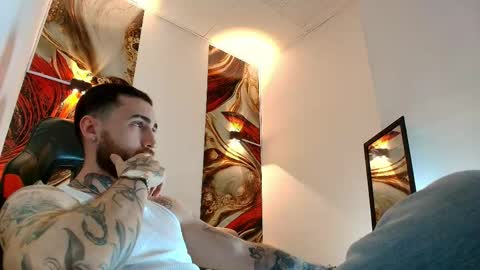 Snapshot of luke_davis01 chatting on 04/15/26, 01:07 LUKE online show from 04/15/26, 01:07