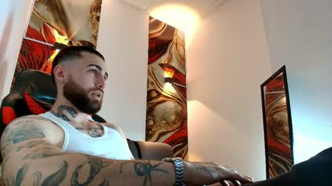 Snapshot of luke_davis01 chatting on 04/17/26, 01:14 LUKE online show from 04/17/26, 01:14