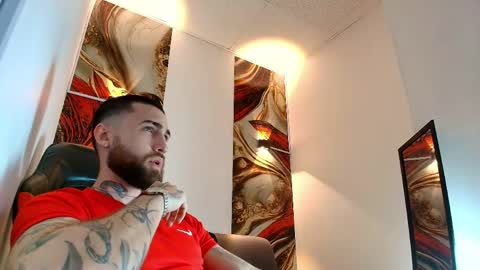 Snapshot of luke_davis01 chatting on 04/18/26, 01:15 LUKE online show from 04/18/26, 01:15