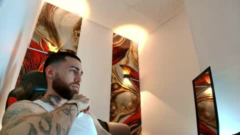 Snapshot of luke_davis01 chatting on 04/21/26, 01:06 LUKE online show from 04/21/26, 01:06