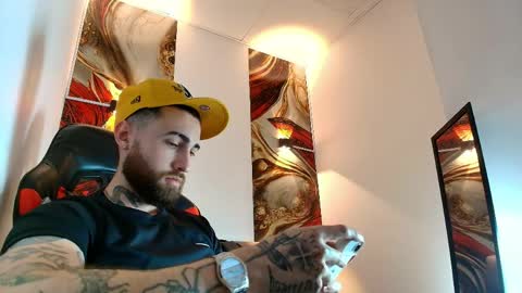 Snapshot of luke_davis01 chatting on 04/22/26, 01:12 LUKE online show from 04/22/26, 01:12